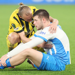 Τρομερή στιγμή: Ο Βίντα παρηγόρησε τους σοκαρισμένους Ρουμανούς μετά τη λήξη του αγώνα