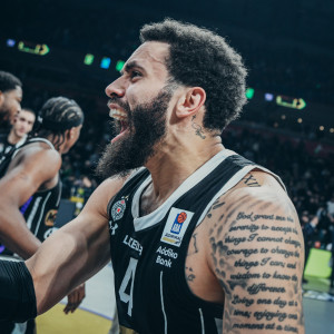 Τρομερός Ντουέιν Ουάσινγκτον: Έσωσε την Παρτίζαν από... κάζο και παραλίγο να σπάσει ιστορικό ρεκόρ