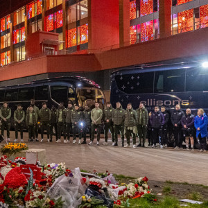 Συγκίνηση έξω από το Άνφιλντ: Η Γουλβς τίμησε τη μνήμη του Ντιόγκο Ζότα (photo)