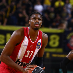 Ο Τζόουνς ήρθε και στέλνει τον Αντετοκούνμπο στον Άρη