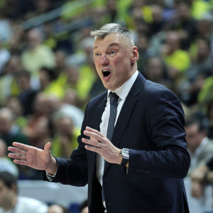 Γιασικεβίτσιους: «Μόνο στον Πειραιά στάζουν νερά!»