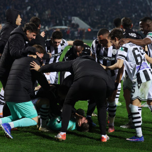 Τα πρώτα 100 χρόνια είναι δύσκολα...