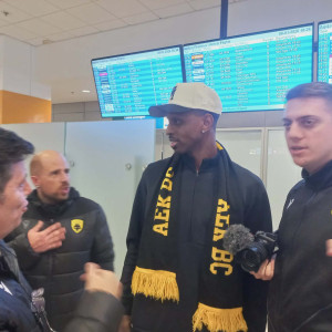 Ο Τζέιμς Νάναλι έφτασε Ελλάδα για την ΑΕΚ