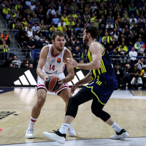 EuroLeague by night: Το τρίτο ημίχρονο της ήττας του Ολυμπιακού στην Πόλη, η εμφάνιση του Χολ και η διαχείριση του Μπαρτζώκα