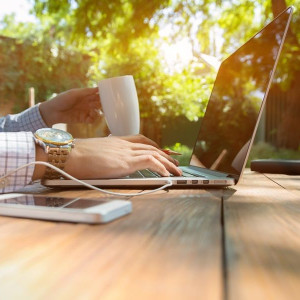 Τεχνολογία για hybrid εργασία: Πώς στήνεις ένα ευέλικτο και αποδοτικό μοντέλο