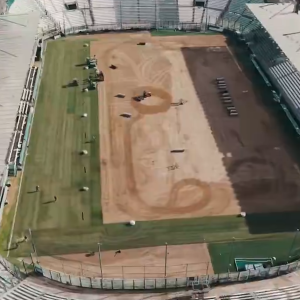 Τα... αποκαλυπτήρια του νέου χλοοτάπητα της Λεωφόρο - Συνεχίζονται οι εργασίες (video)