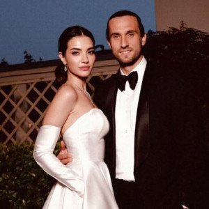 Μις Τουρκία και διάσημη ηθοποιός: Ποια είναι η σέξι σύζυγος του Γιαζίτσι (photo)