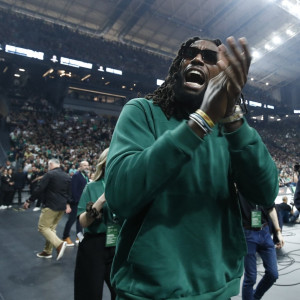 «Τρελάθηκε» ο Λεσόρ: Κατέβηκε από το αμάξι και πανηγύρισε με τους οπαδούς του Παναθηναϊκού (video)