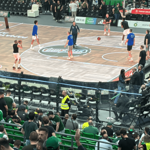 Ο Παναθηναϊκός τοποθέτησε προστατευτικό γυαλί πίσω από τον πάγκο της Εφές (video)