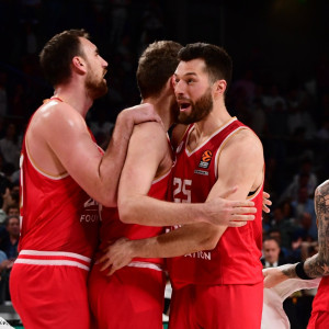 Στο λεξικό του Β-Βall η λέξη team γράφεται με «I»