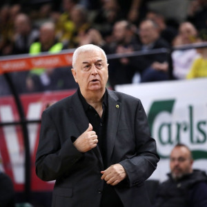 Φίλοι της ΑΕΚ Betsson στο σπίτι του Σάκοτα για να τον ευχαριστήσουν