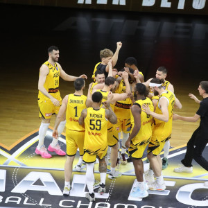 «Πανικός» στην Sunel Arena με την είσοδο της ΑΕΚ (video)