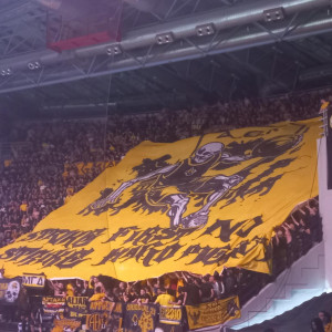 Εκπληκτική ατμόσφαιρα στη Sunel Arena - To εντυπωσιακό κορεό των φίλων της ΆΕΚ