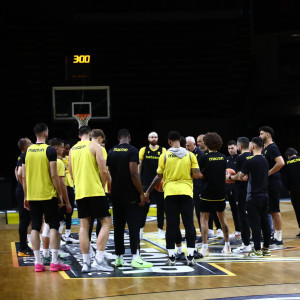 Τελευταία προπόνηση της σεζόν στην ΑΕΚ Betsson, παραμένουν αμφίβολοι τρεις