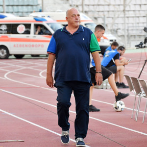 Ατύχημα για τον Αχιλλέα Μπέο - Γλίστρησε κι έπεσε στο λιμάνι του Βόλου