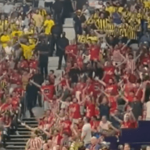 «Takeover» των φίλων του Ολυμπιακού στον τελικό της Euroleague (video)