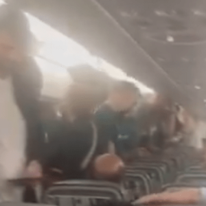 Ο ύμνος του Παναθηναϊκού μέσα στο αεροπλάνο στην άφιξη στο Άμπου Ντάμπι (video)