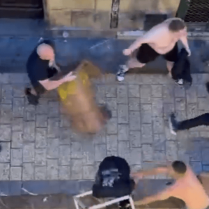 Αγριες συμπλοκές πριν τον τελικό - Χούλιγκαν της Τότεναμ και της Γιουνάιτεντ τα έκαναν «γυαλιά καρφιά»  (video)