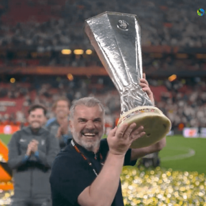 Ο Ποστέκογλου σήκωσε το τρόπαιο του Europa League στον ουρανό του Μπιλμπάο (video)