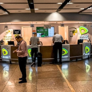 Πώς θα πιάσεις σήμα στο Άμπου Ντάμπι: Τα δίκτυα τηλεπικοινωνίας, η SIM και το free Wifi