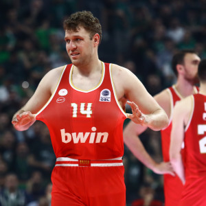 Η... απάντηση του Βεζένκοφ στο buzzer beater του Οσμάν (video)
