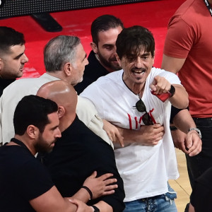 O Δημήτρης Γιαννακόπουλος αυτοβούλως στο ΑΤ Κηφισιάς μετά τη μήνυση Σκινδήλια