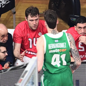 O Ερνανγκόμεθ πήγε στον Βεζένκοφ για να δει αν είναι καλά