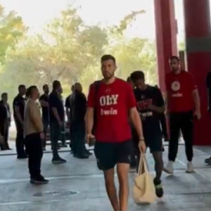 Κατέφθασε ο Ολυμπιακός στο ΣΕΦ (video)