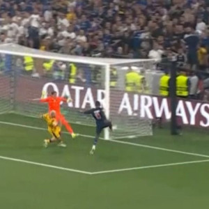 Μια ανάσα από το 3-0 η Παρί με τον Ντεμπελέ (video)
