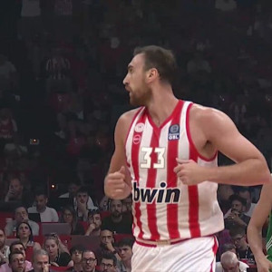 Με double double τελείωσε τον τέταρτο τελικό ο Μιλουτίνοφ (video)