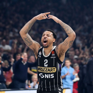 Μένει στη Σερβία με στόχο την κατάκτηση της Euroleague ο Τζόουνς