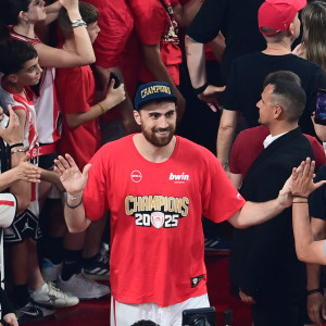 Ο Μιλουτίνοφ πέτυχε double double για τον Ολυμπιακό σε ματς τίτλου 29 χρόνια μετά