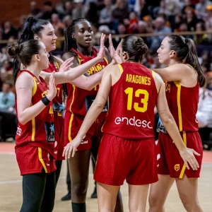 Η Ισπανία διέλυσε τη Μεγάλη Βρετανία και έφτασε στην πρώτη της νίκη