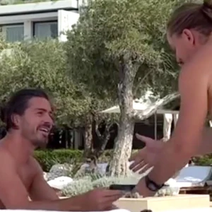 Viral ο Γκρίλις στην Ελλάδα - Ξεπέρασε τα 2,5 εκατομμύρια views η φάρσα που του έκαναν (video)