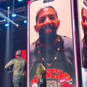 Η πιο viral στιγμή των Mad VMA - Ο «είμαι πολύ κουρασμένο» Ροντινέι έκανε έκπληξη στη Βανδή (video)
