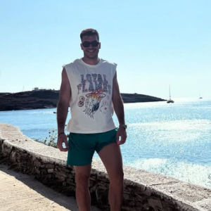 Στιγμές χαλάρωσης για Ιωαννίδη και Βουλγαράκη στην Κύθνο