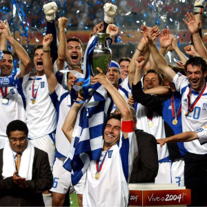 Σαν σήμερα: Το ελληνικό έπος του Euro 2004 και η κούπα στον «ουρανό» του Ντα Λουζ (video)