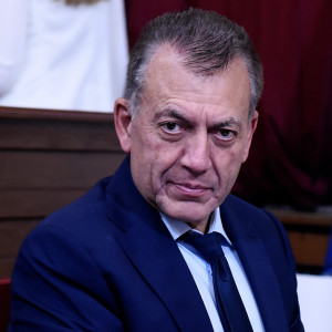 Ο Βρούτσης προανήγγειλε την κατασκευή κλειστού γηπέδου μπάσκετ στη Σύρο