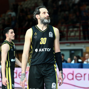 Τέσσερις ανανεώσεις για το Μαρούσι