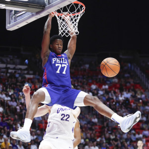«Έλαμψε» στο ντεμπούτο του στο Summer League το νο.3 του NBA Draft, Βι Τζέι Ετζεκόμπε