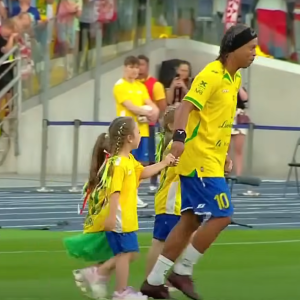 Χαμός με το «Ronaldinho Show» - Πλήρωσαν μέχρι και 12.000 ευρώ για να παίξουν με τον Βραζιλιάνο «μάγο» και απογοητεύτηκαν