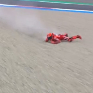 Θρίλερ στο MotoGP: Ατύχημα και με τον Μάρκεθ που βρέθηκε στο έδαφος