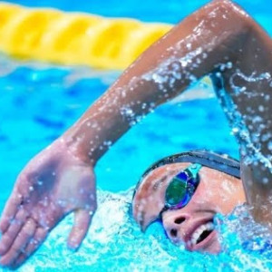 Xρυσή πρωταθλήτρια στα 1500μ ελεύθερο η Άρτεμις Βασιλάκη